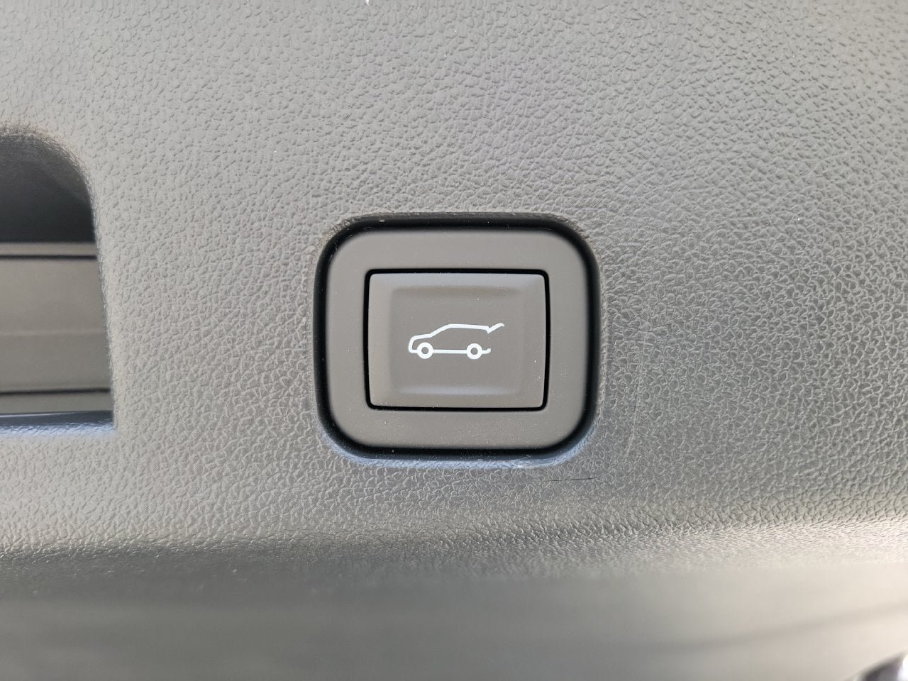 New 2027 Chevrolet Traverse LT w/ Sun and Wheel Package FWD image 8