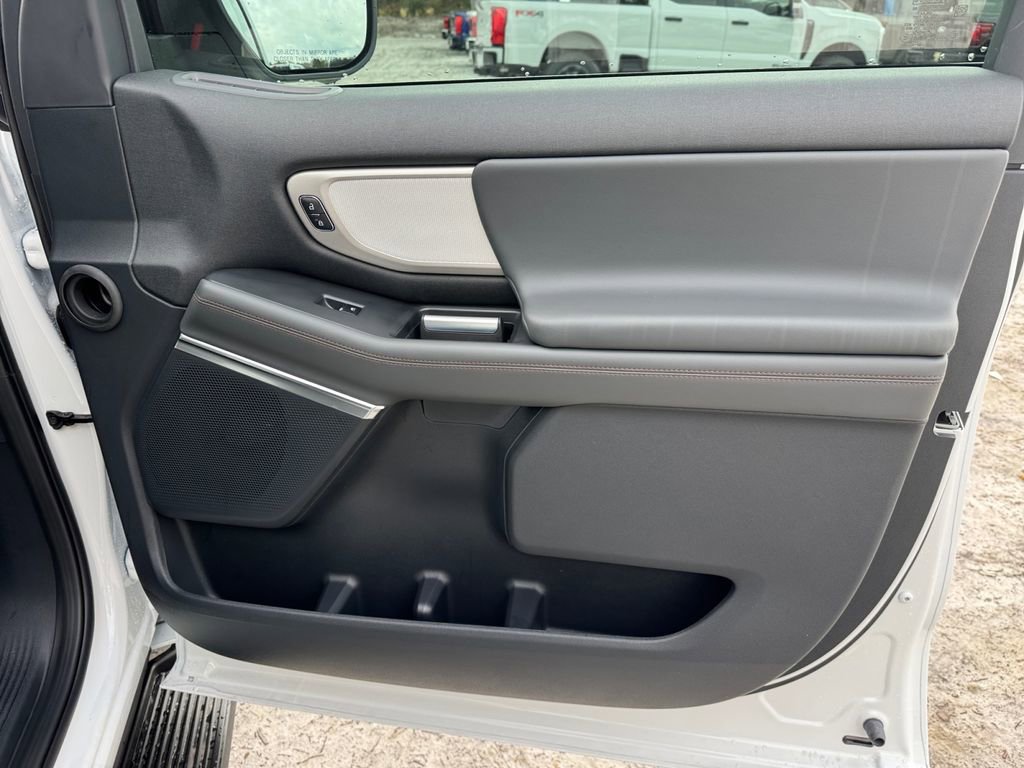 New 2025 Ford Expedition Active image 19