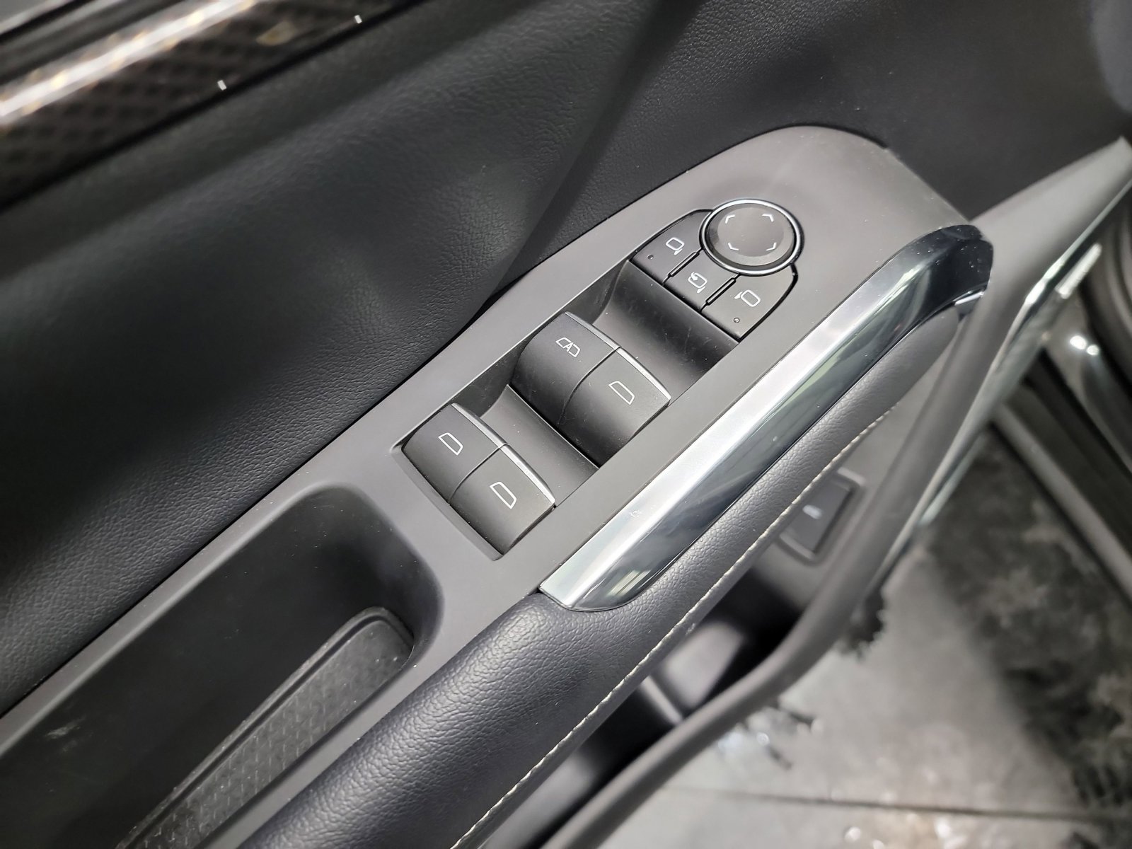 Used 2025 Chevrolet Traverse High Country image 14