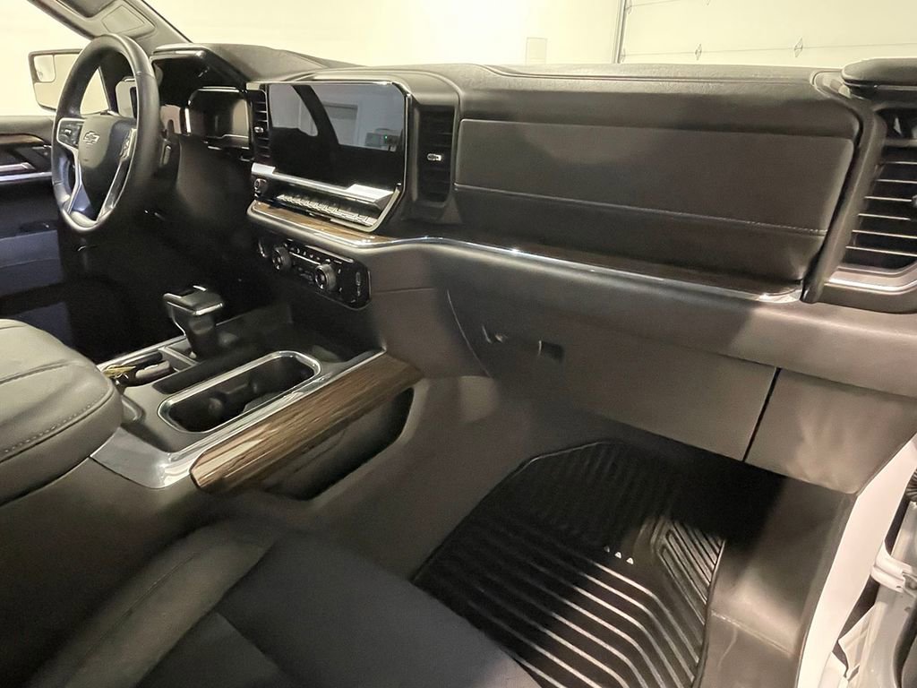 Used 2023 Chevrolet Silverado 1500 LT Trail Boss w/ LPO, Dark Essentials Package image 27