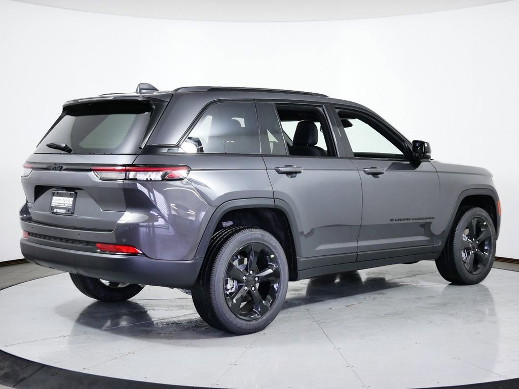 Certified 2024 Jeep Grand Cherokee Altitude image 11