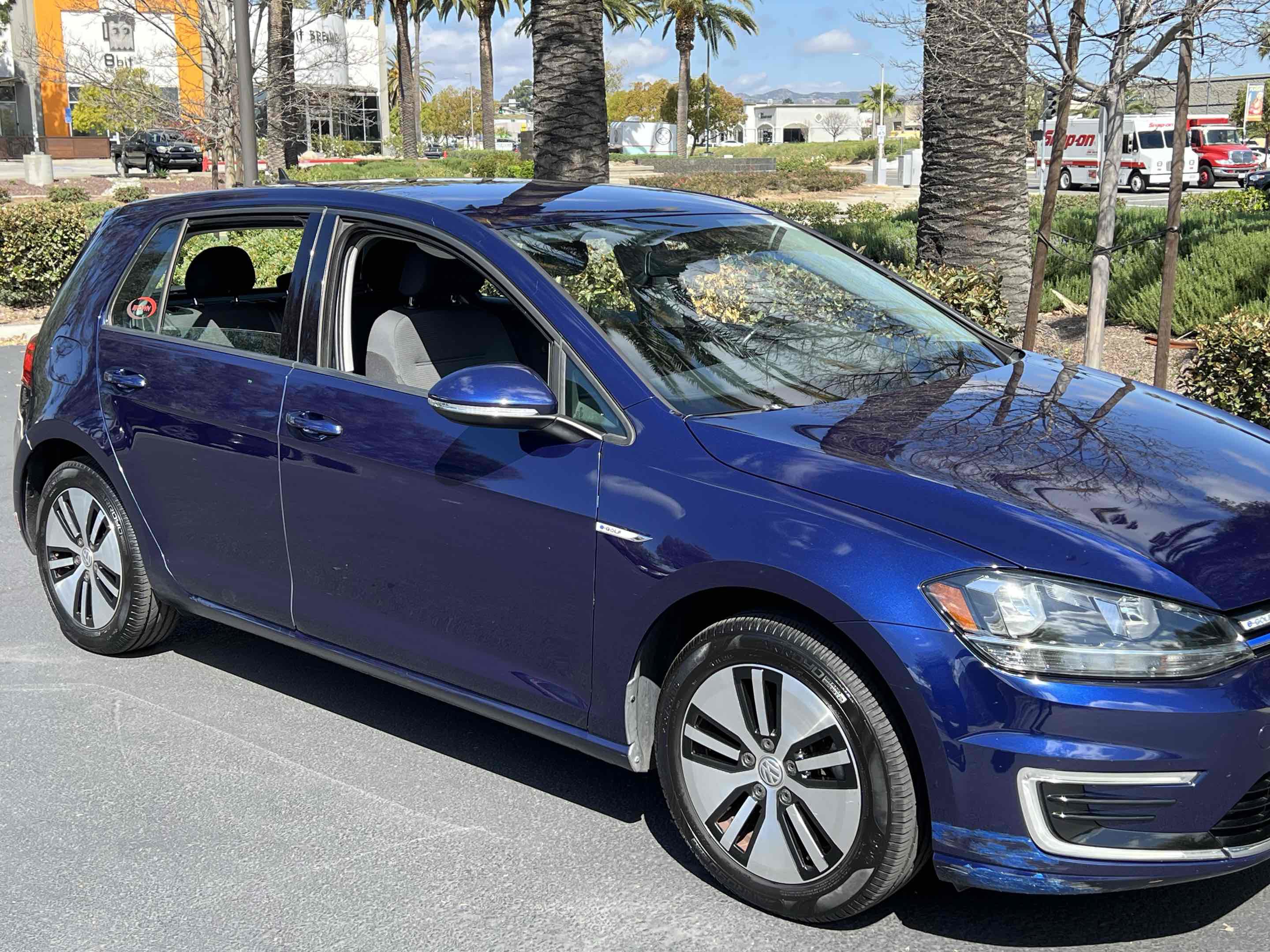 Used 2019 Volkswagen e-Golf SE w/ Driver Assistance Package image 43