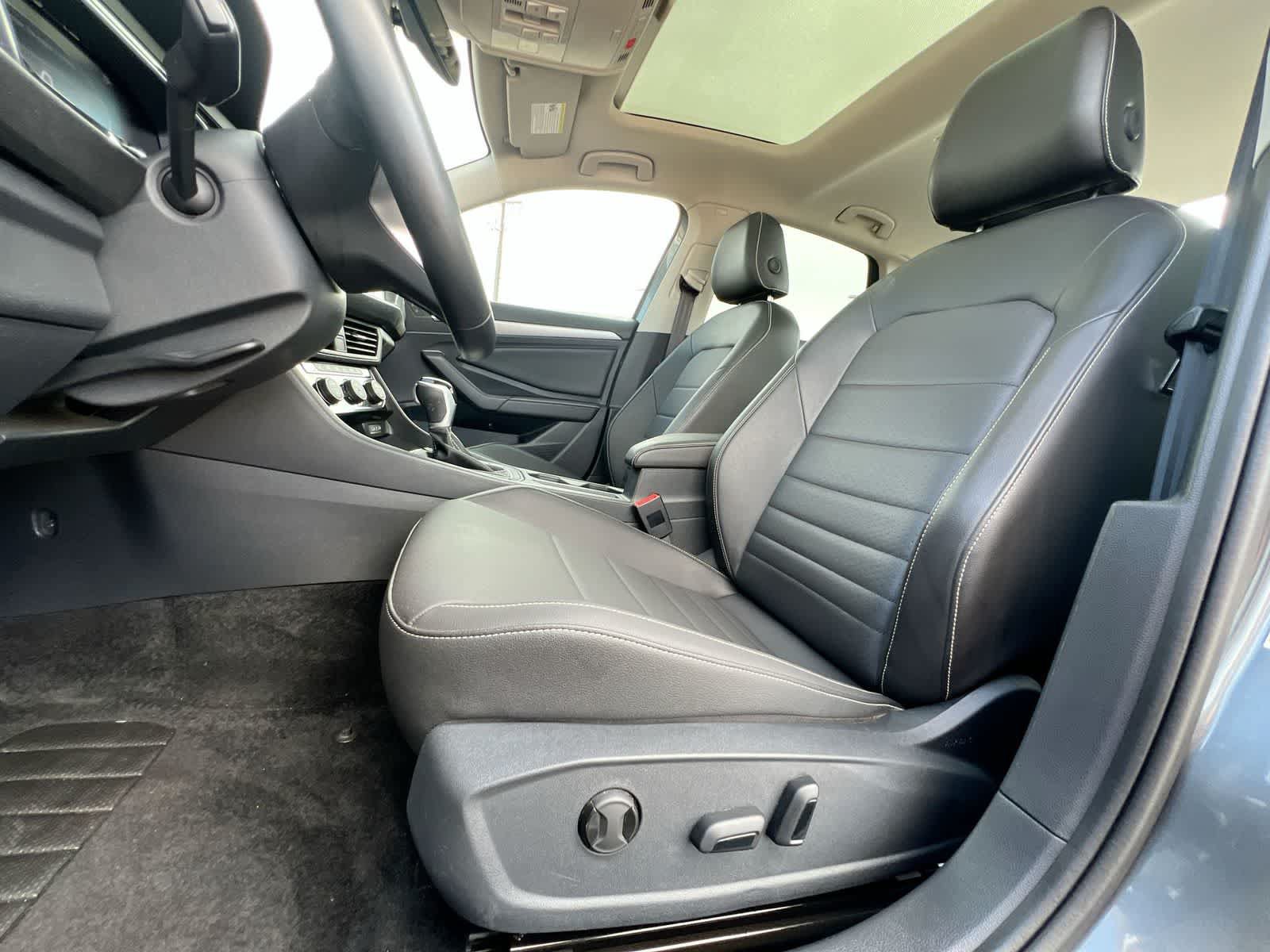Used 2024 Volkswagen Jetta SE w/ Panoramic Sunroof Package FWD image 16