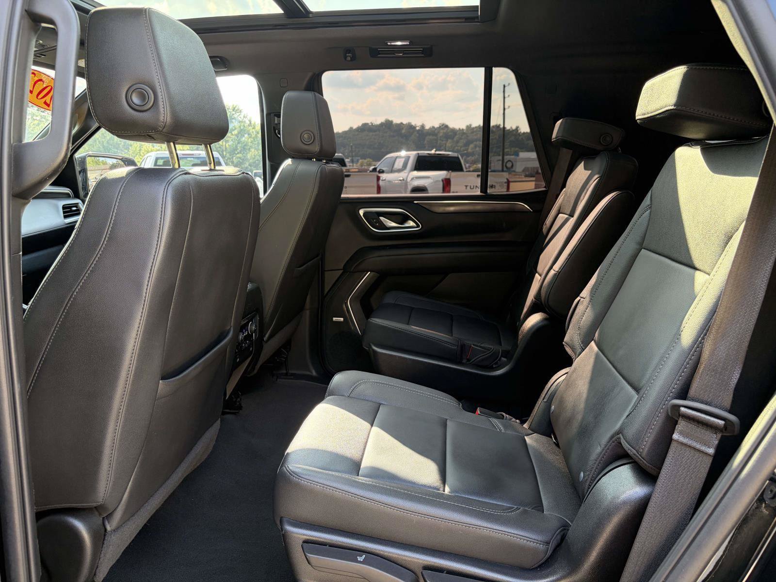 Used 2023 Chevrolet Tahoe Z71 w/ Luxury Package AWD/4WD image 3