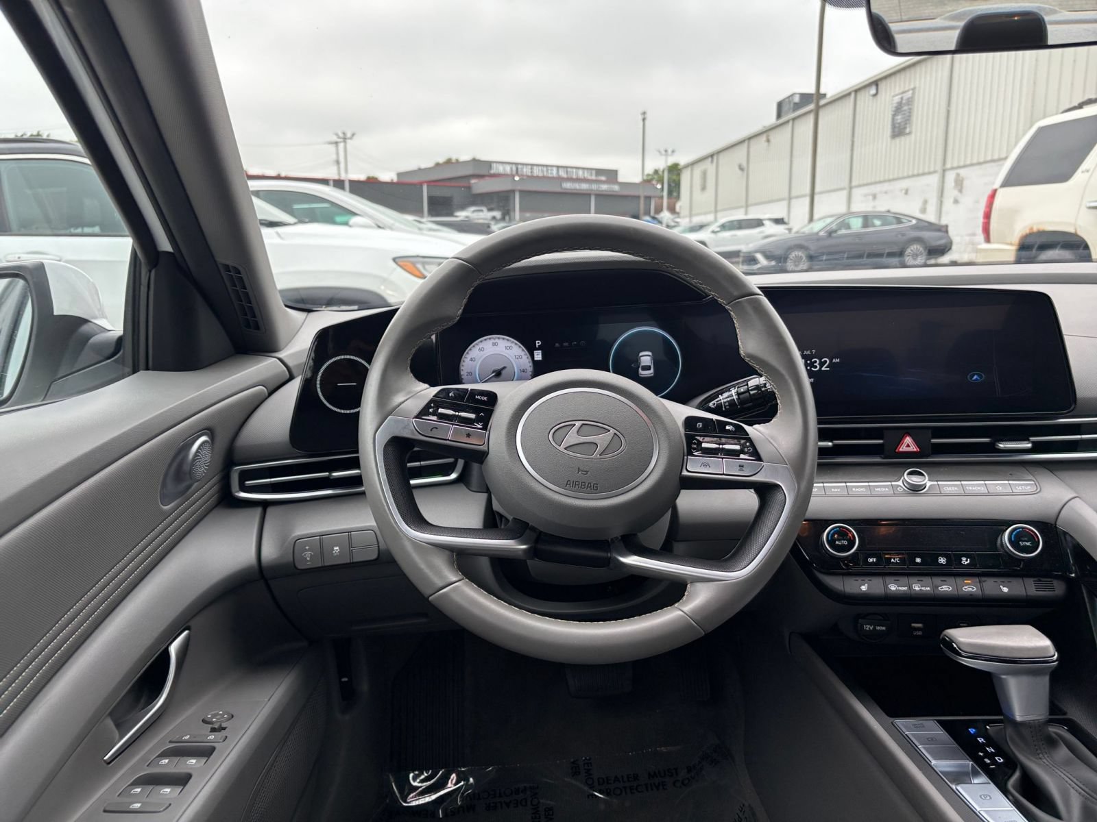 Used 2025 Hyundai Elantra SEL FWD image 30