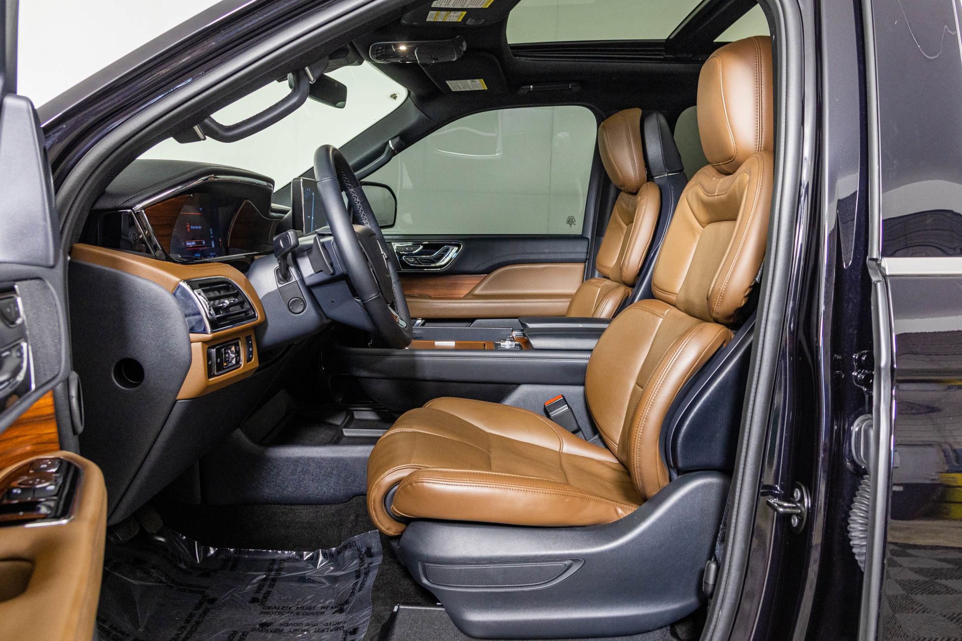 Used 2024 Lincoln Navigator Reserve w/ Monochromatic Package AWD/4WD image 28