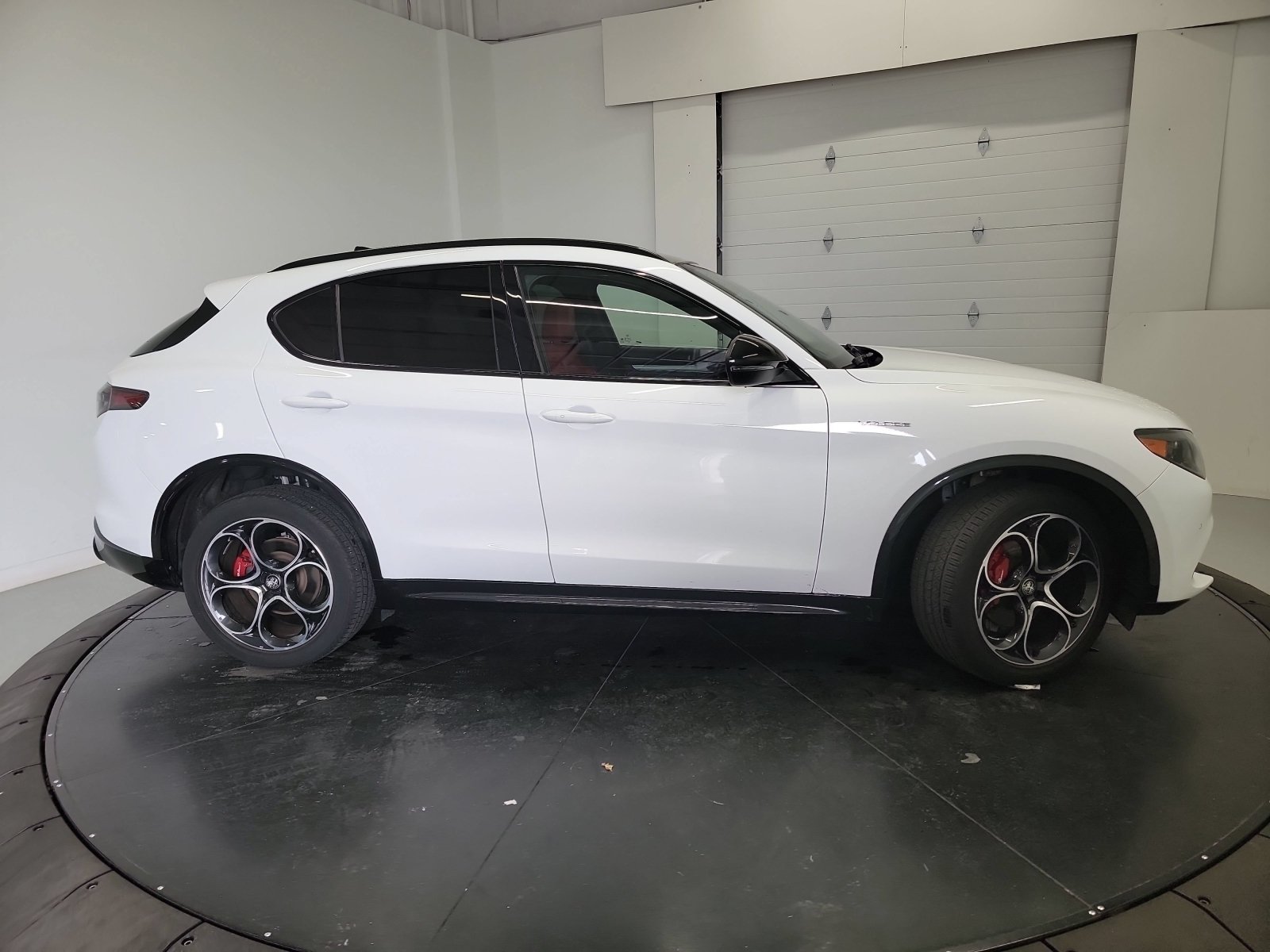 Used 2024 Alfa Romeo Stelvio Veloce AWD/4WD image 11