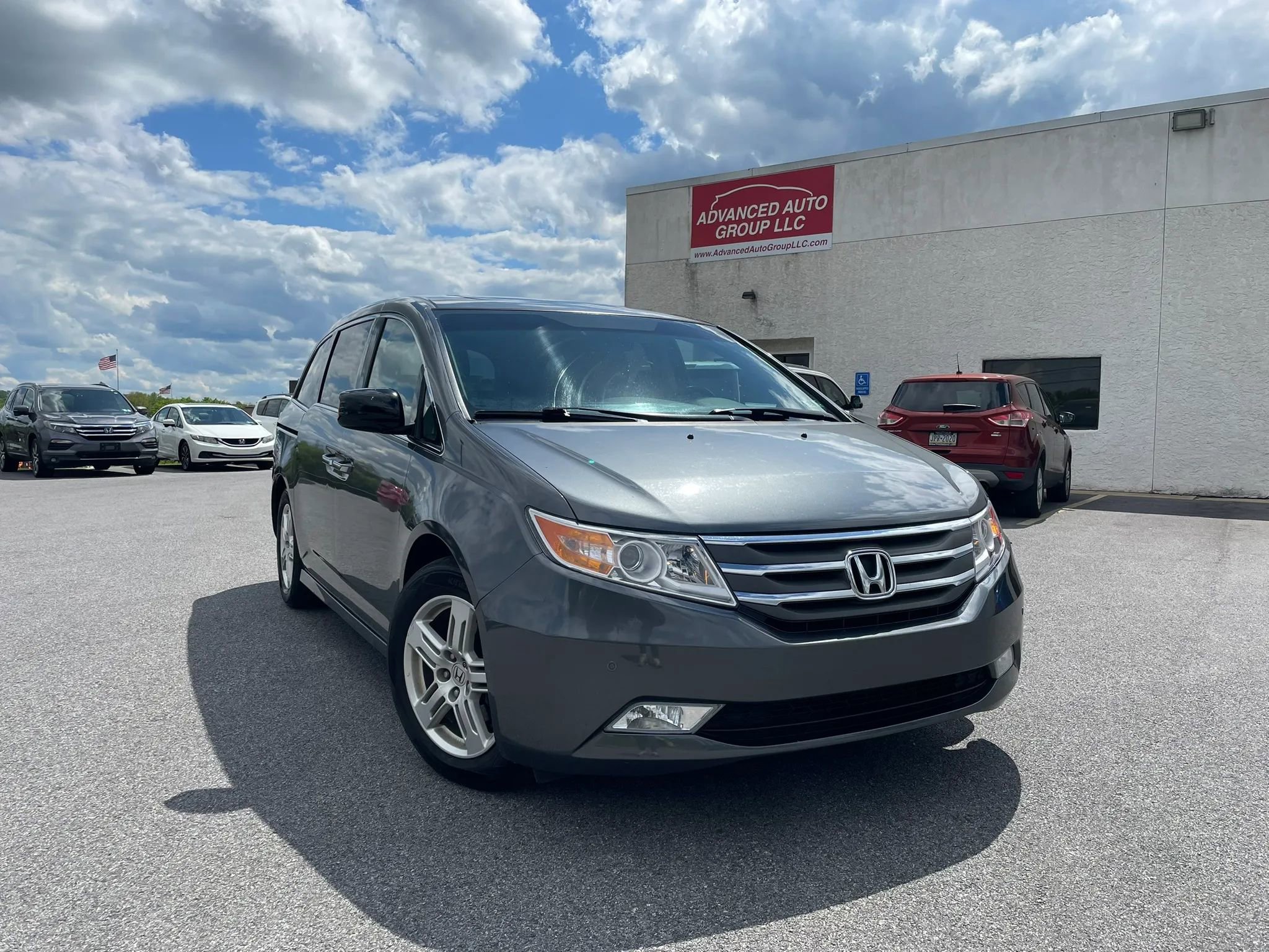 Used 2011 Honda Odyssey Touring image 2