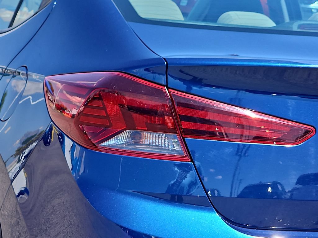 Used 2020 Hyundai Elantra SEL w/ Winter Weather Package FWD image 9
