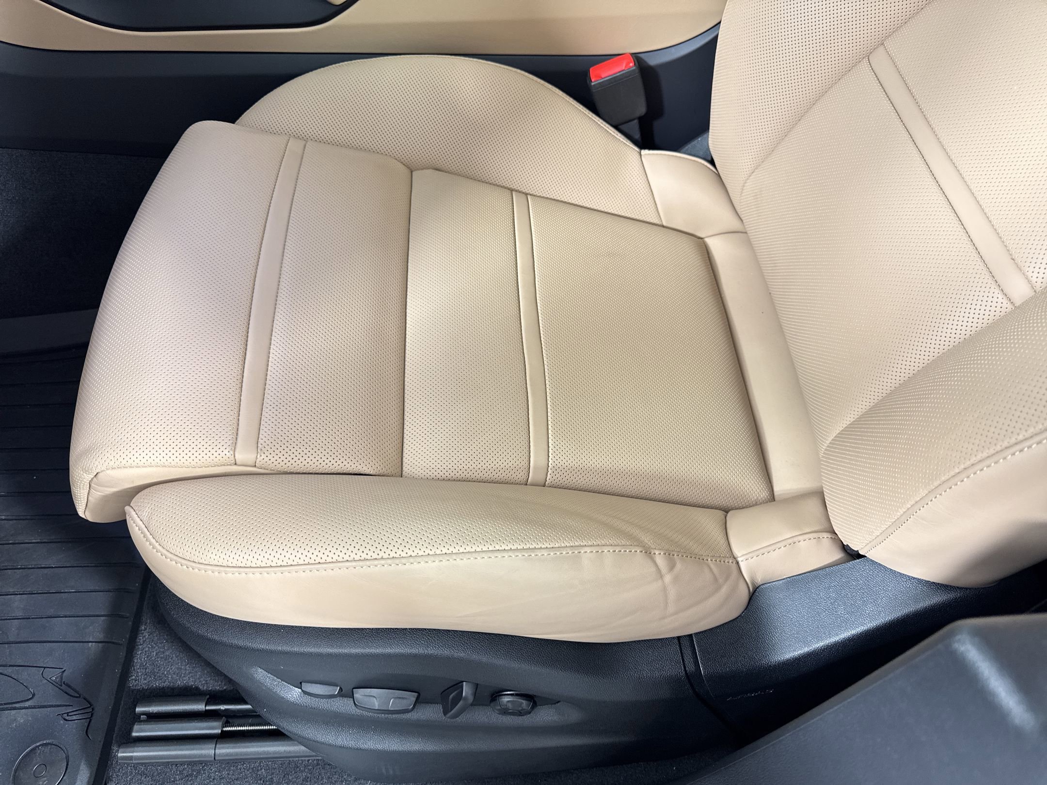 Certified 2025 Porsche Cayenne S image 14