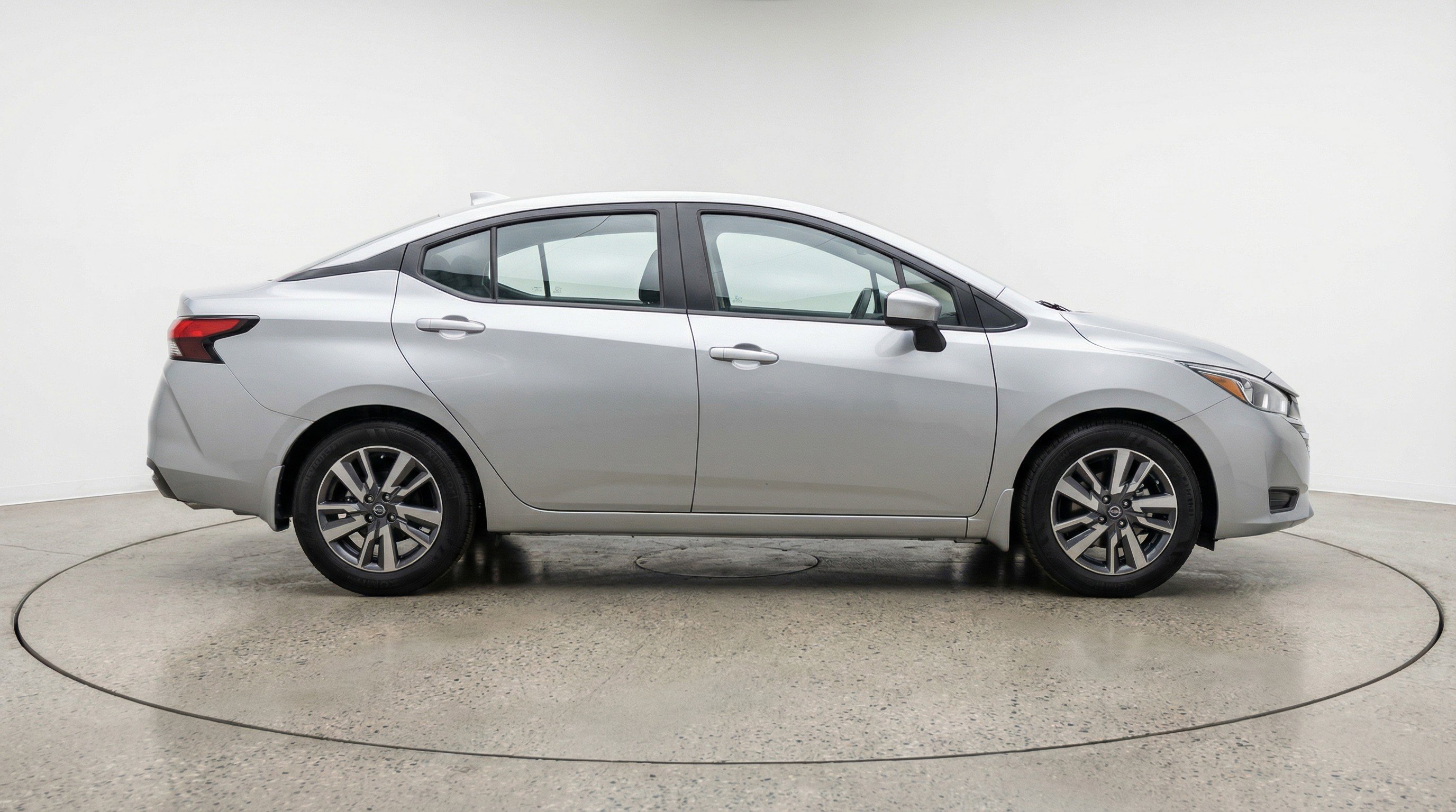 Used 2025 Nissan Versa SV FWD image 11