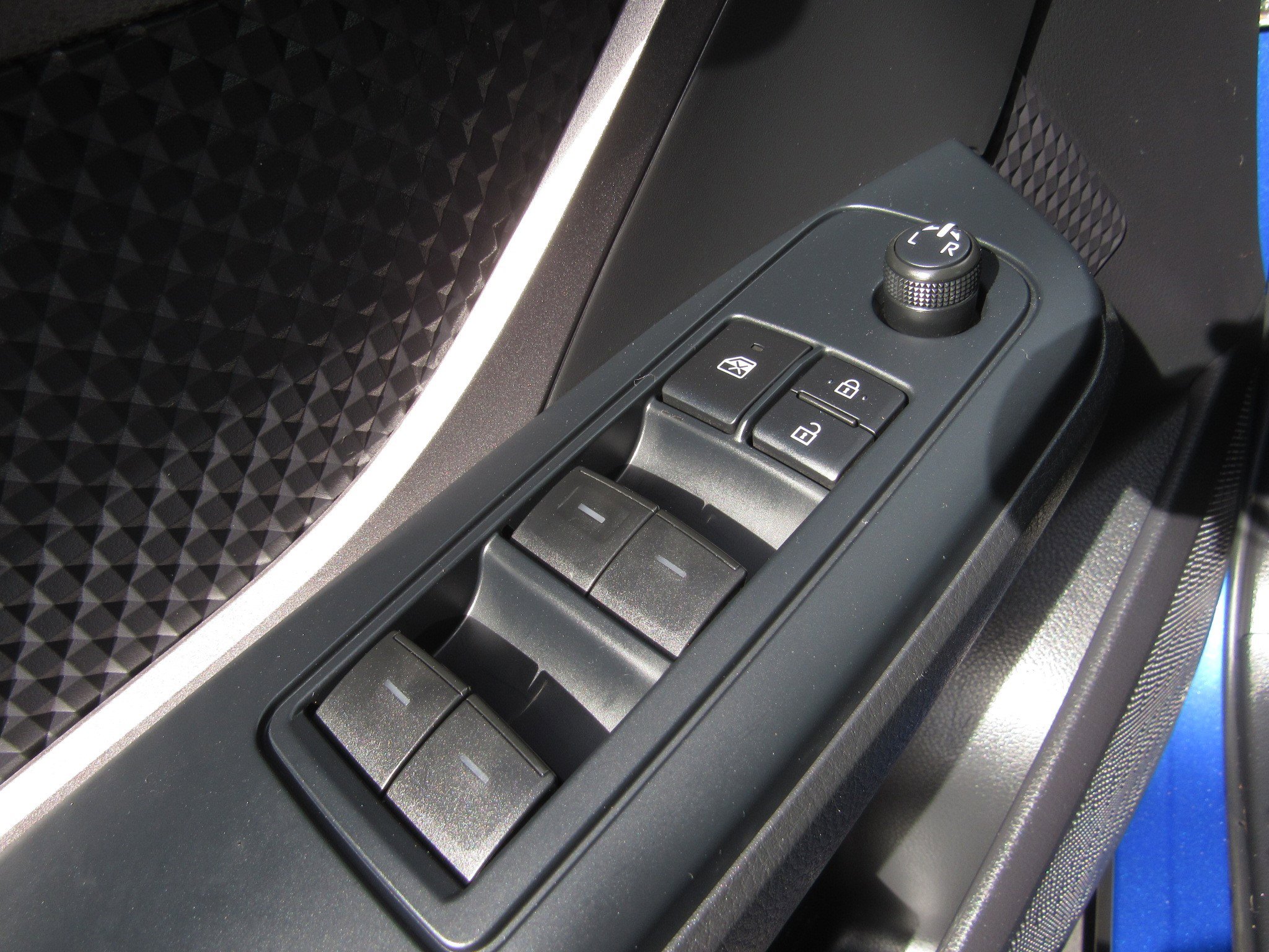 Used 2020 Toyota C-HR LE image 20