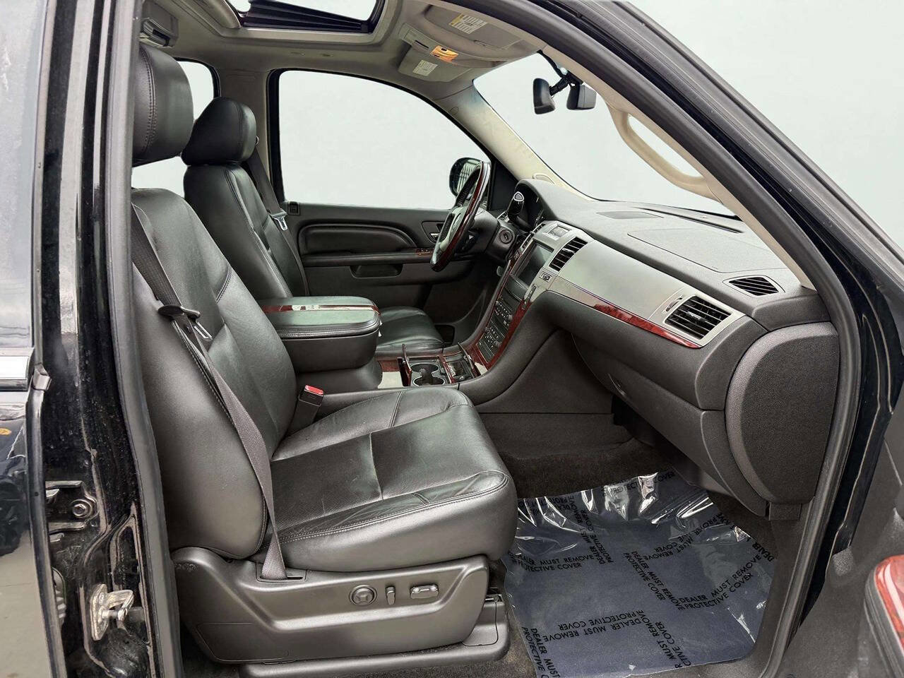 Used 2011 Cadillac Escalade Luxury AWD/4WD image 13