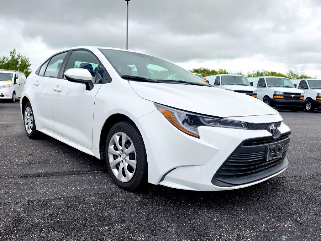 Used 2025 Toyota Corolla LE FWD image 9