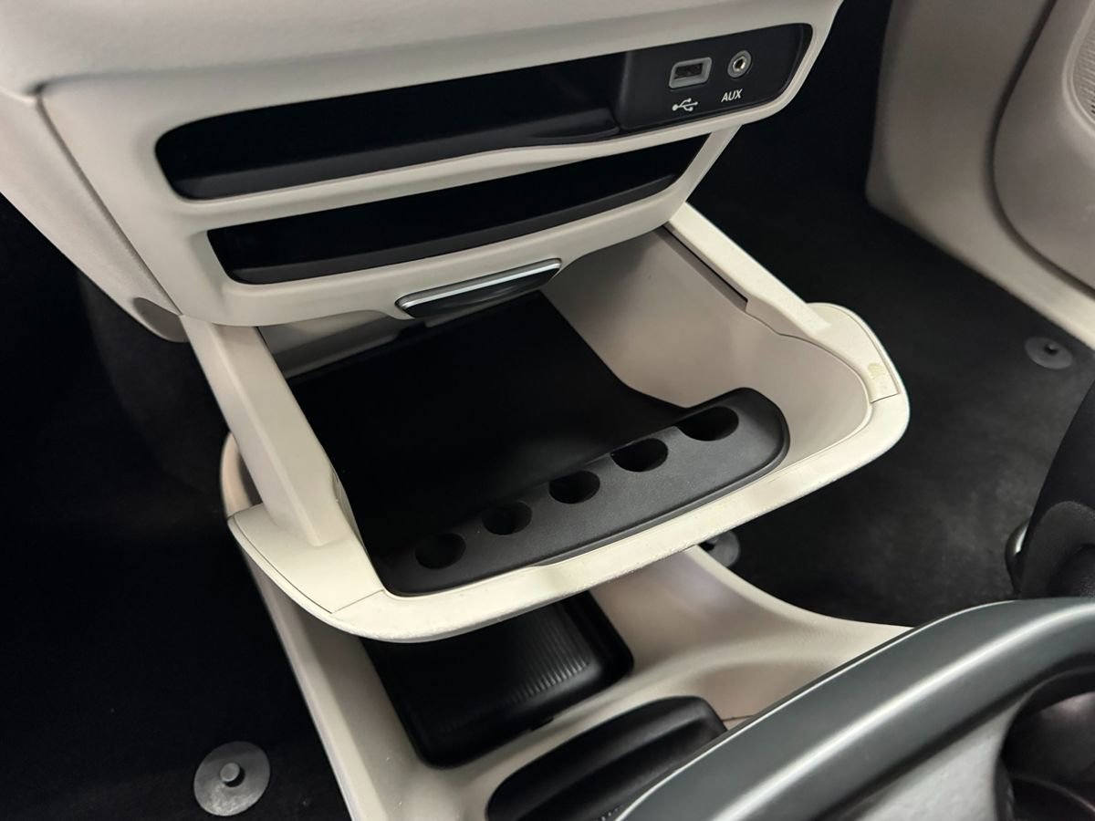 Used 2018 Chrysler Pacifica Touring-L FWD image 34