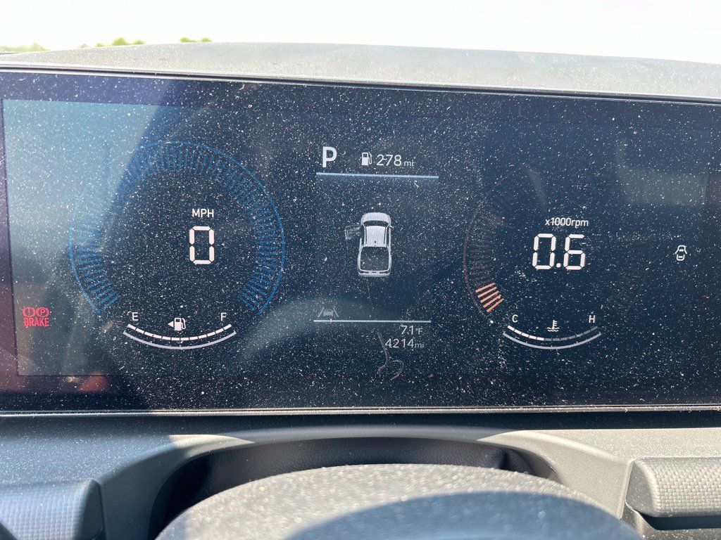 Used 2025 Hyundai Santa Cruz SE AWD/4WD image 15