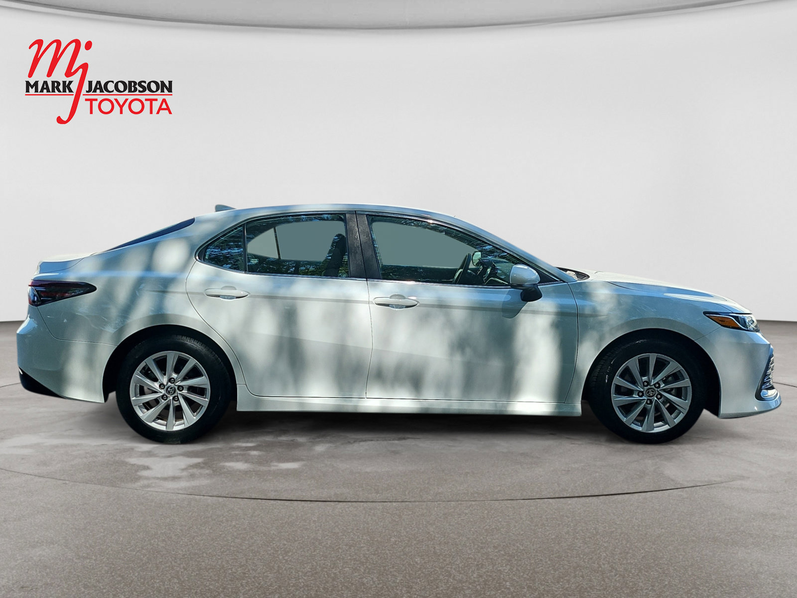 Used 2024 Toyota Camry LE FWD image 7