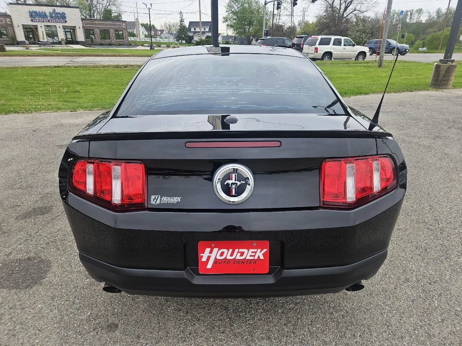Used 2011 Ford Mustang Premium w/ 202A Rapid Spec Order Code RWD image 7