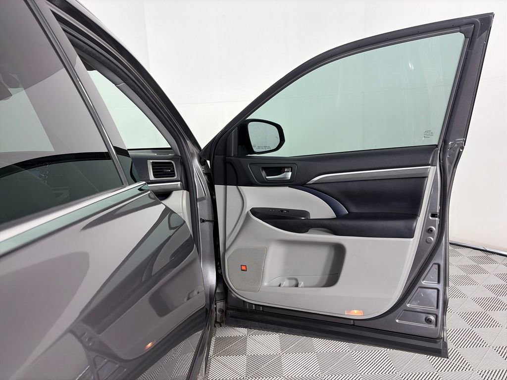 Used 2018 Toyota Highlander Limited Platinum image 31