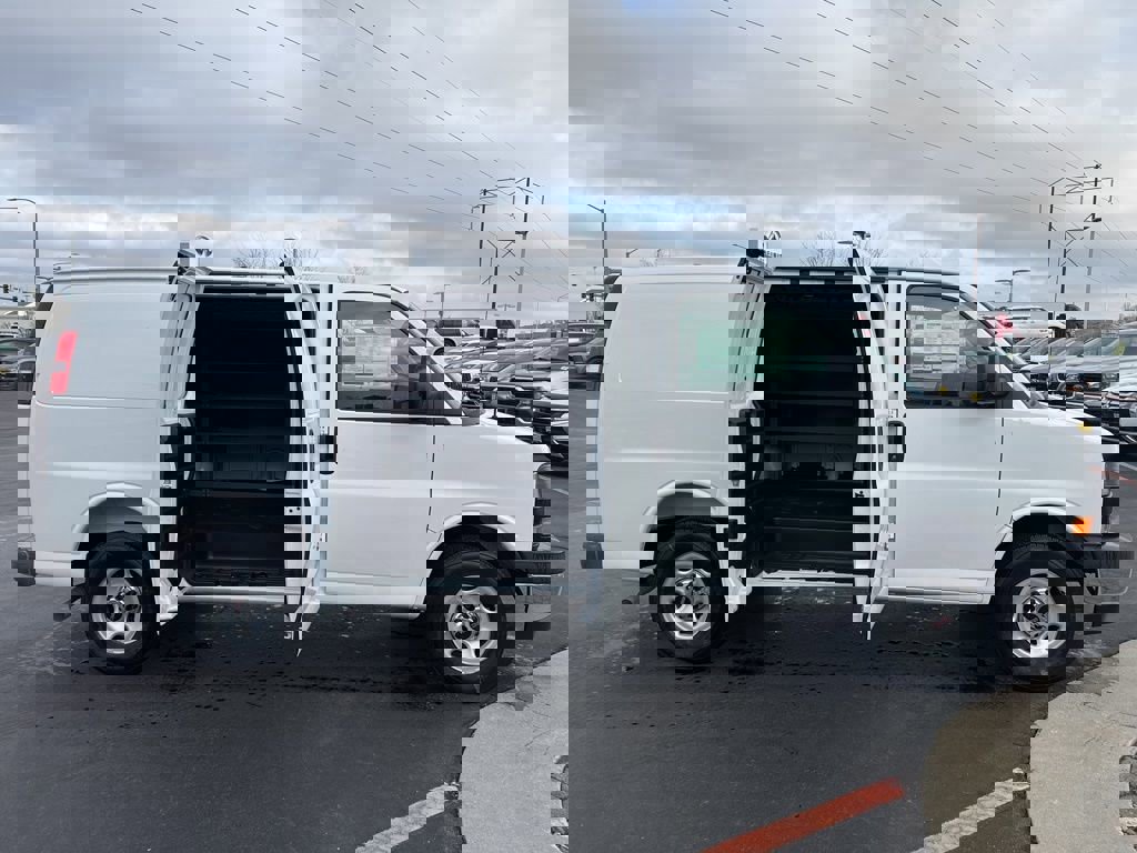 New 2025 GMC Savana 2500 Work Van w/ Enhanced Convenience Package image 22