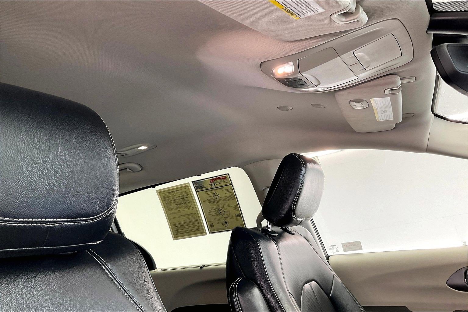 Used 2022 Chrysler Pacifica Touring-L image 24