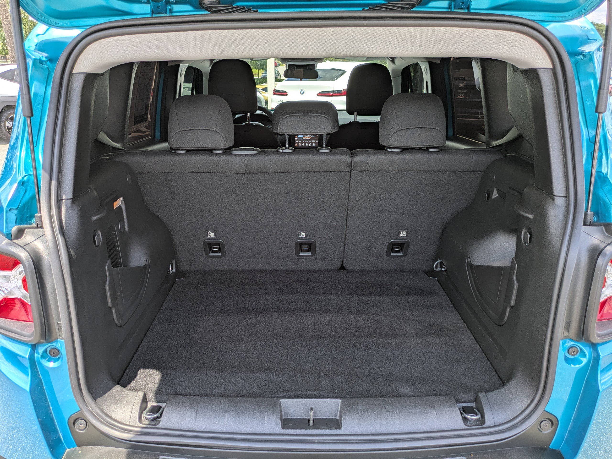 Used 2022 Jeep Renegade Latitude AWD/4WD image 13