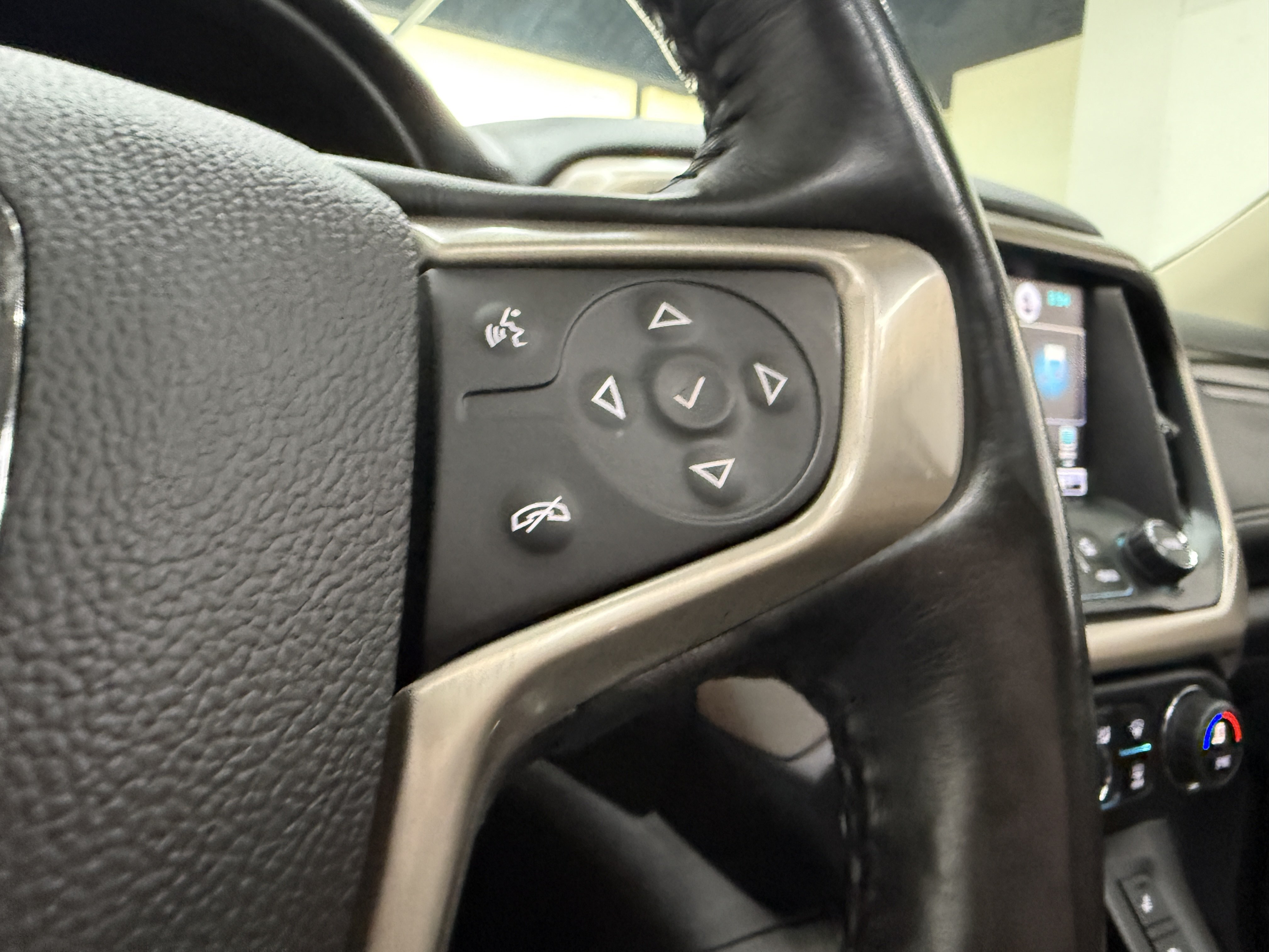 Used 2018 GMC Acadia Denali AWD/4WD image 16