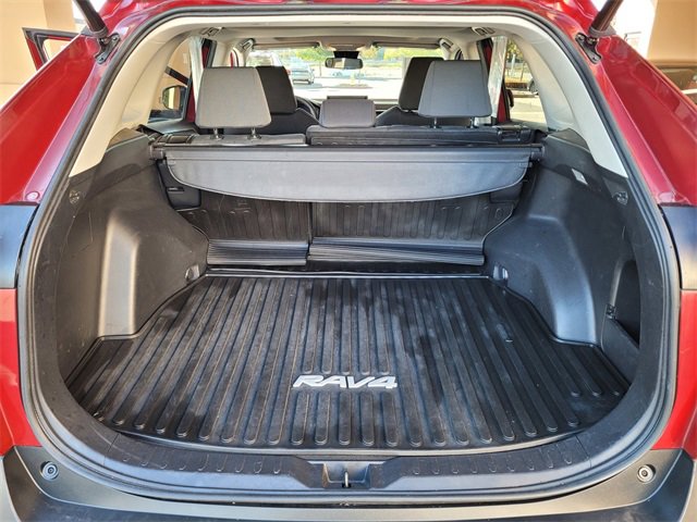 Used 2020 Toyota RAV4 XLE image 33