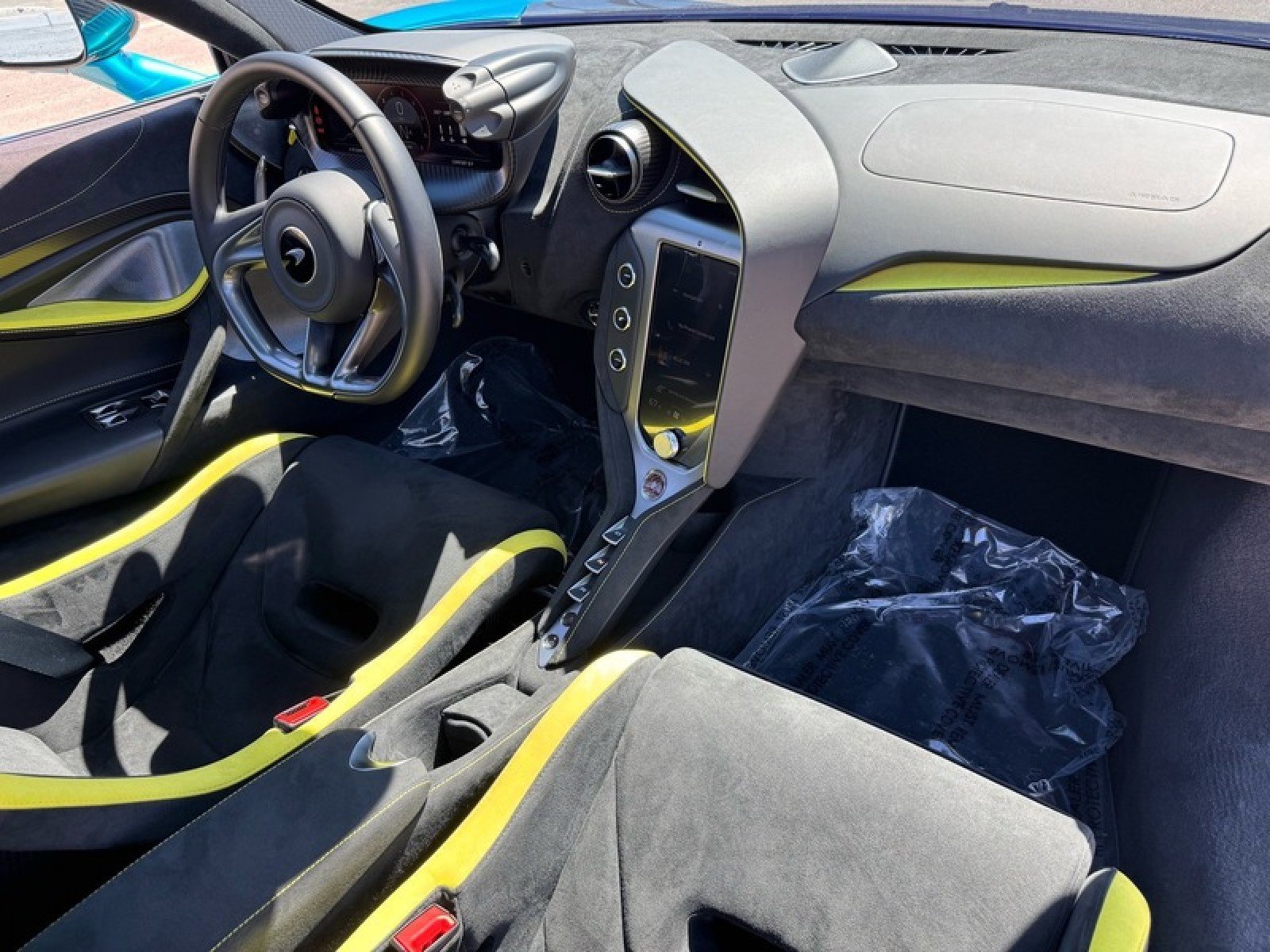 Used 2024 McLaren 750S RWD image 24