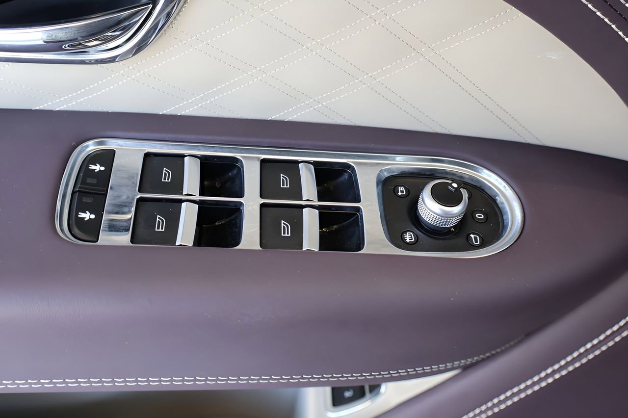 Used 2023 Bentley Bentayga Extended Wheelbase AWD/4WD image 13