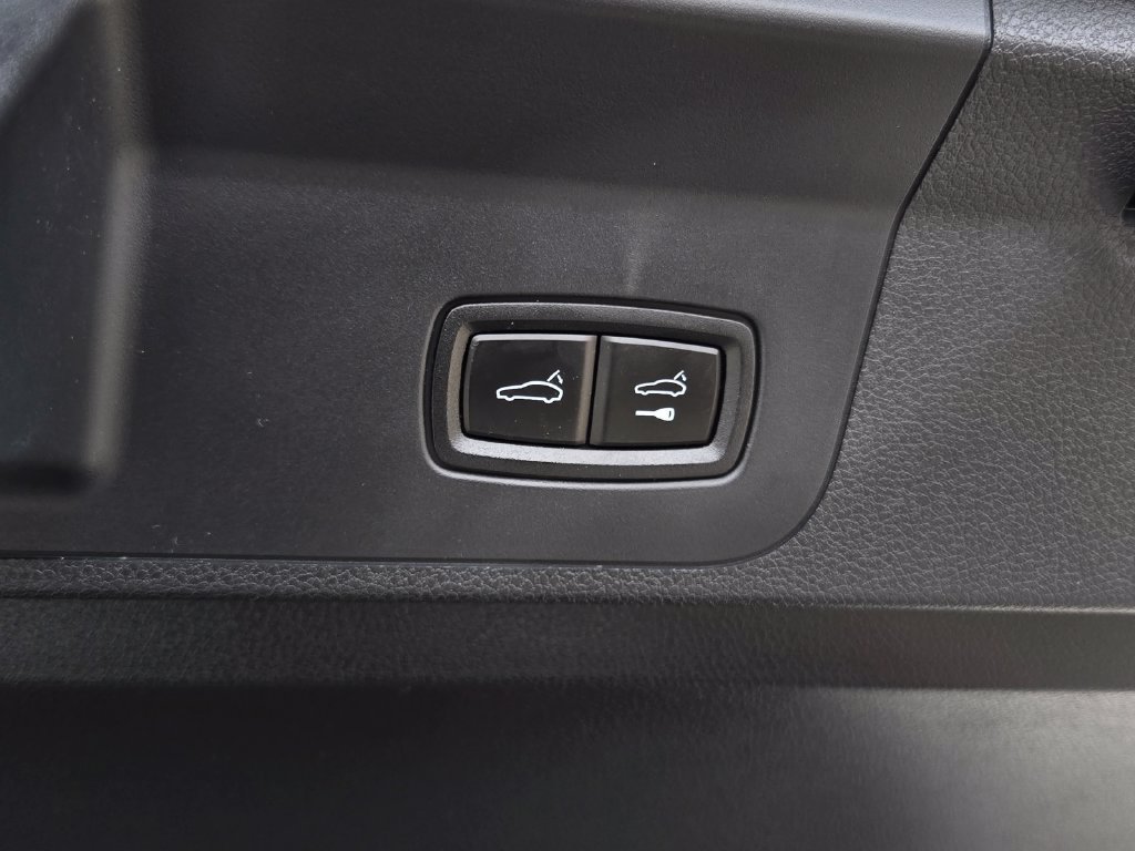 Used 2020 Porsche Panamera 4 AWD/4WD image 38