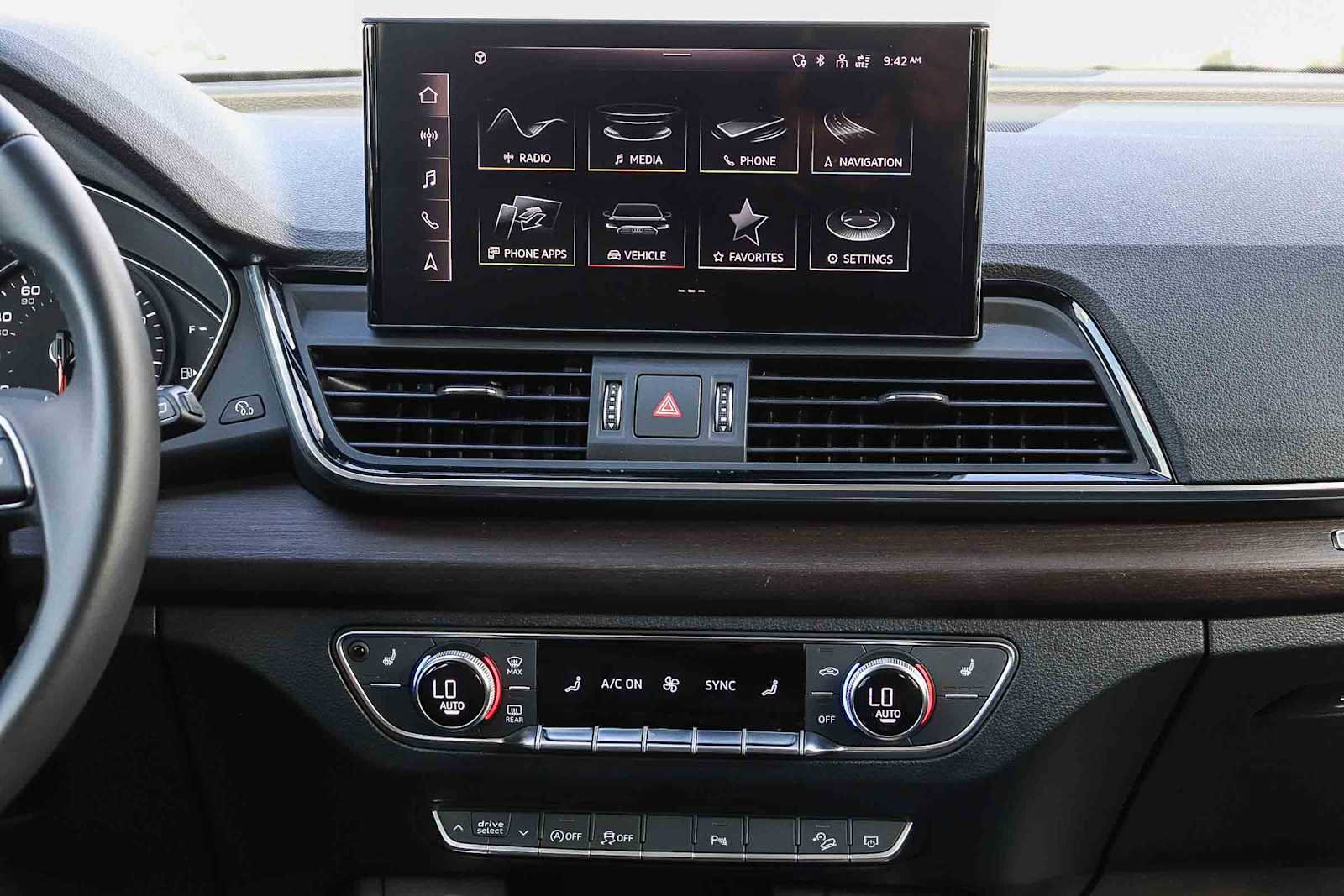 Used 2023 Audi Q5 2.0T Premium w/ Convenience Package AWD/4WD image 17