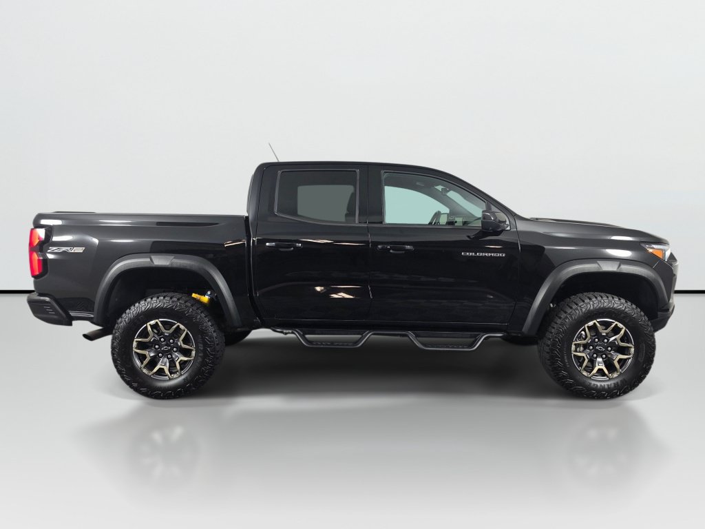 Used 2024 Chevrolet Colorado ZR2 w/ Technology Package AWD/4WD image 7