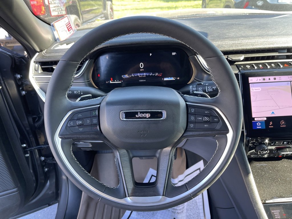 Used 2025 Jeep Grand Cherokee Limited w/ Luxury Tech Group II image 15