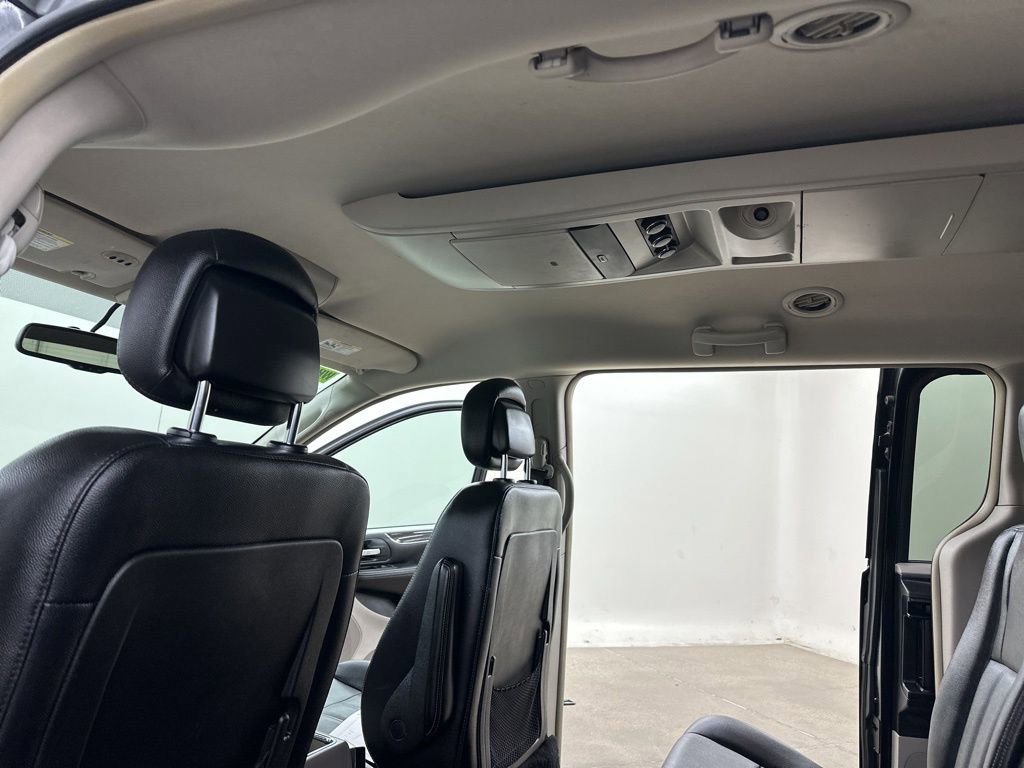 Used 2016 Chrysler Town & Country Touring image 26