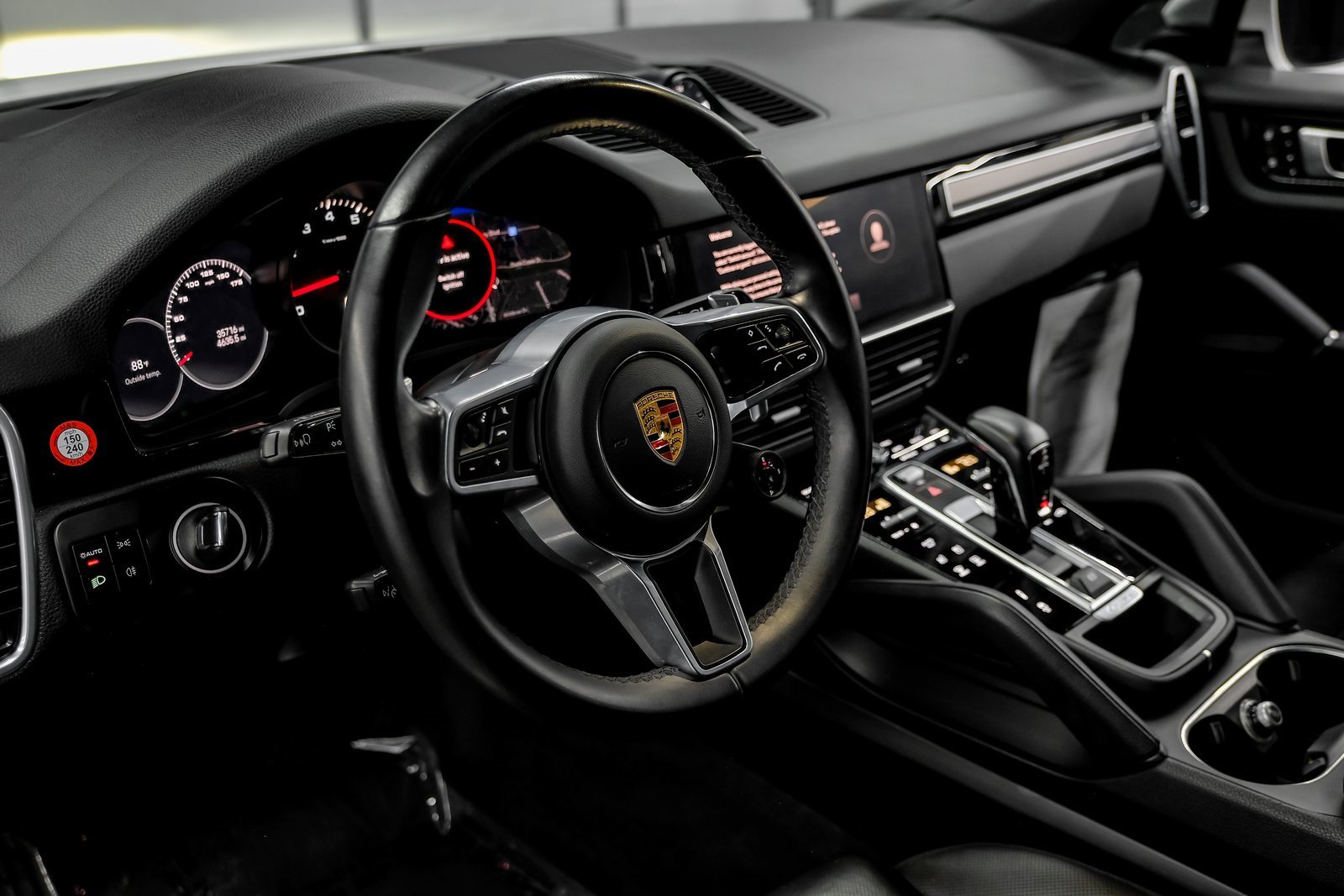 Used 2023 Porsche Cayenne Coupe image 25