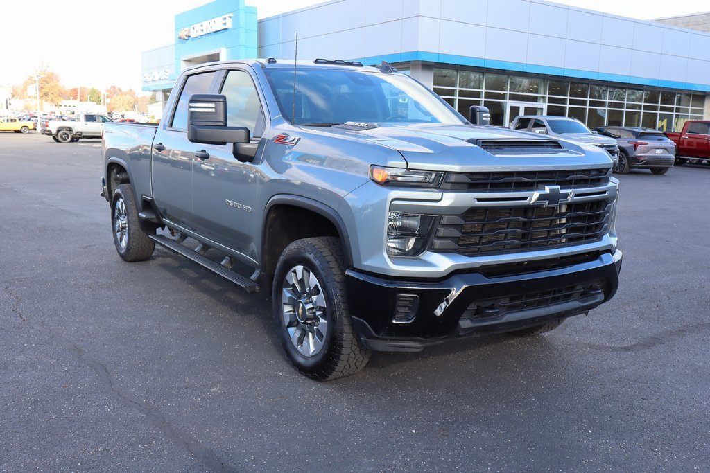 Used 2024 Chevrolet Silverado 2500 Custom w/ Custom Value Package image 2