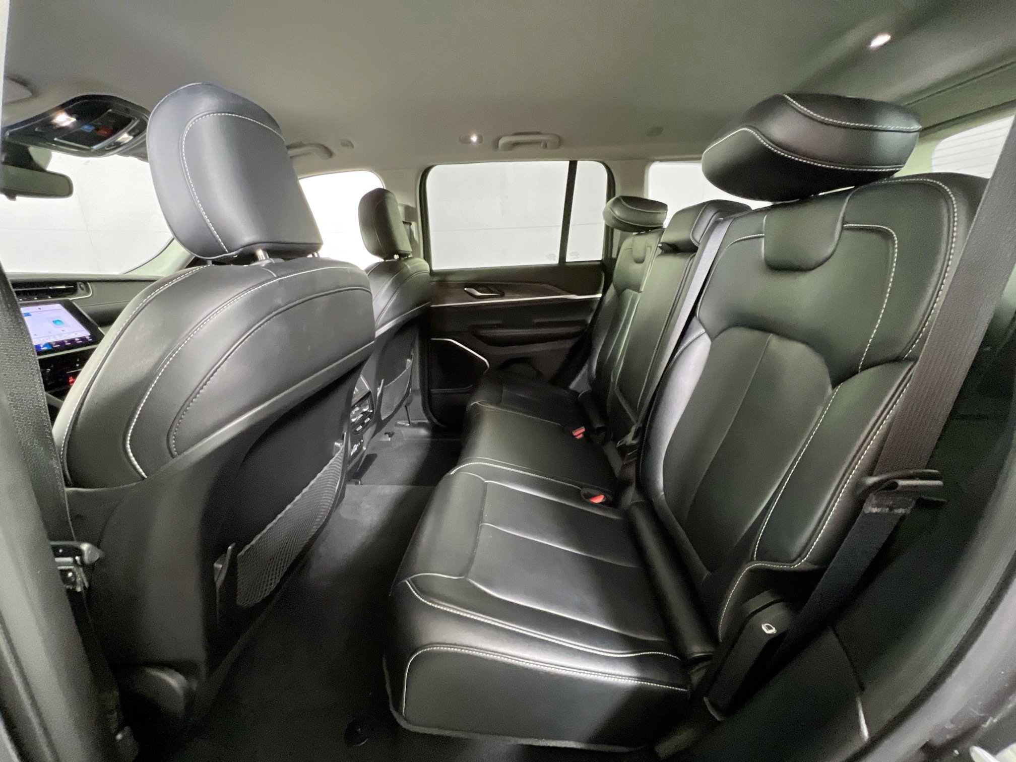 Used 2022 Jeep Grand Cherokee Limited image 23