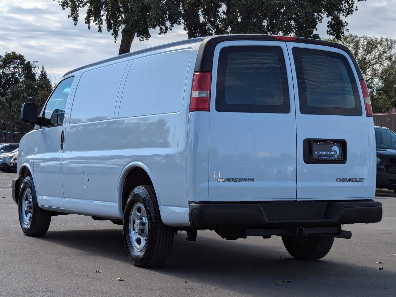 Used 2004 Chevrolet Express 1500 RWD image 11