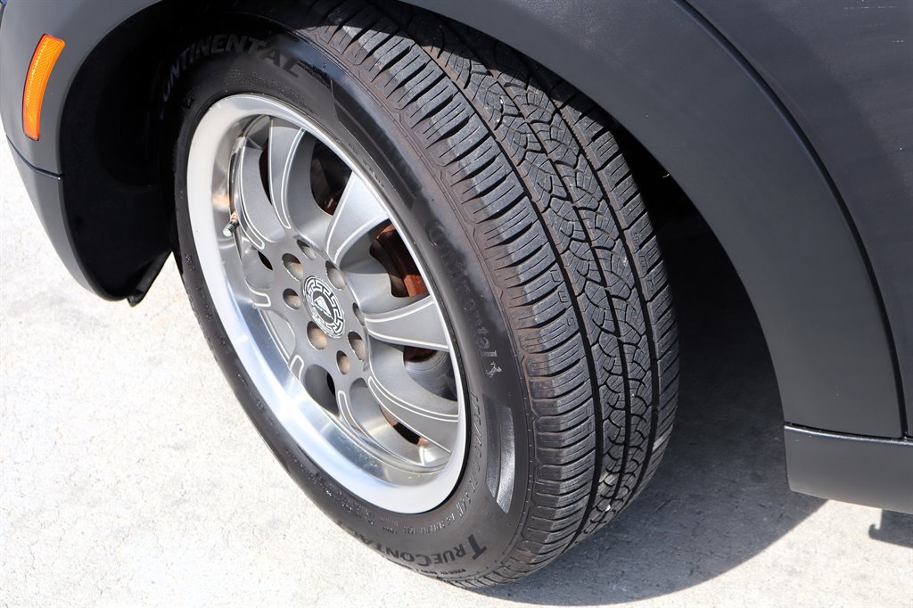 Used 2008 MINI Cooper Clubman Hardtop FWD image 12