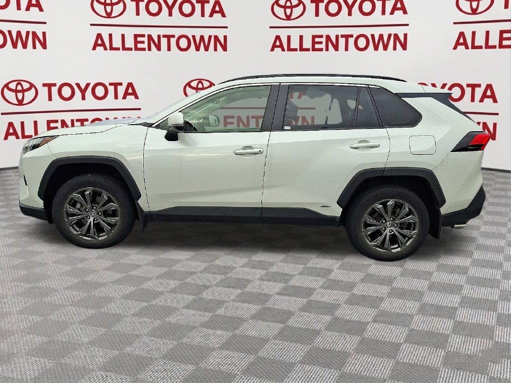 Used 2022 Toyota RAV4 XLE Premium AWD/4WD image 4