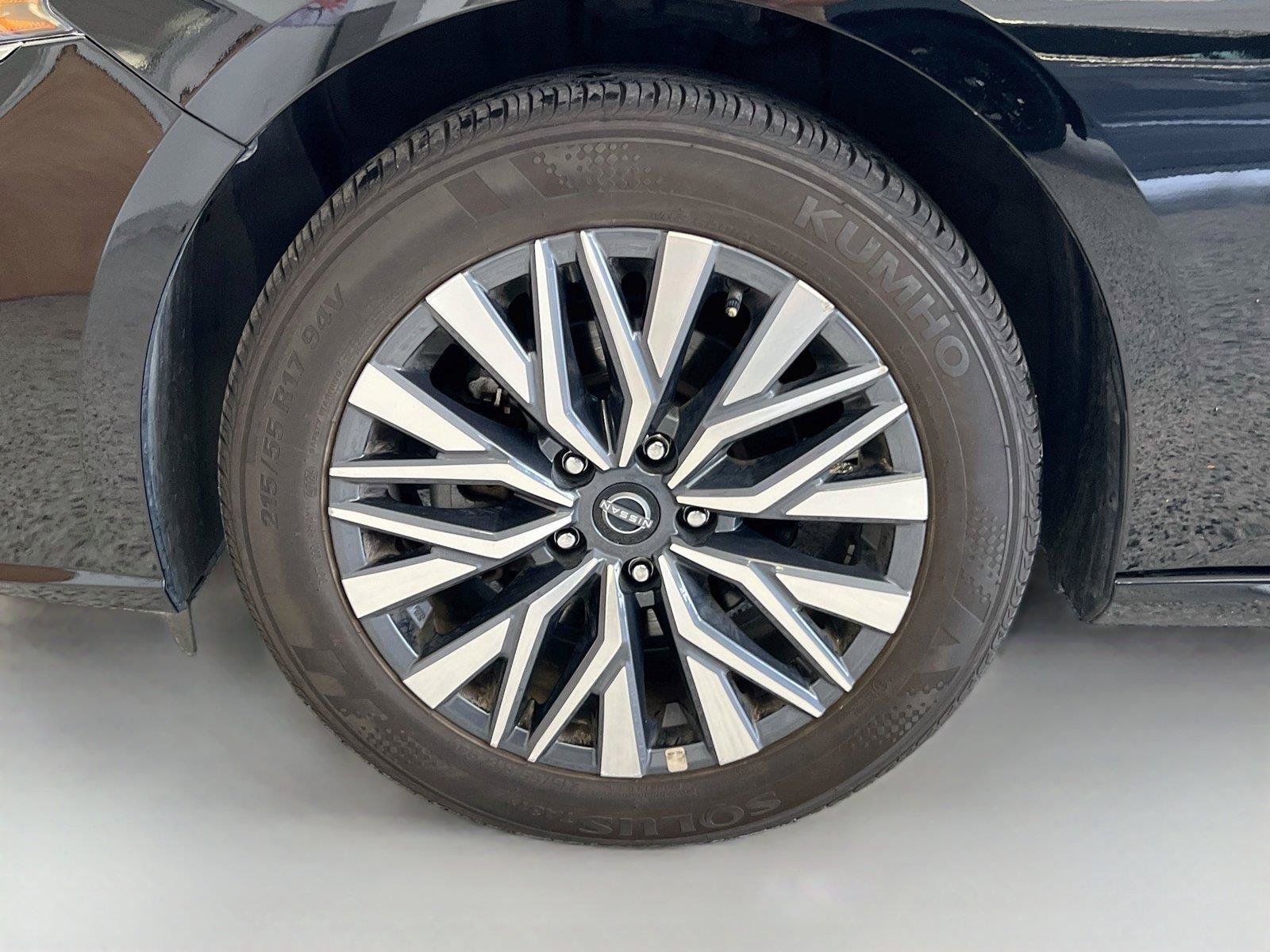 Used 2025 Nissan Altima 2.5 SV AWD/4WD image 27