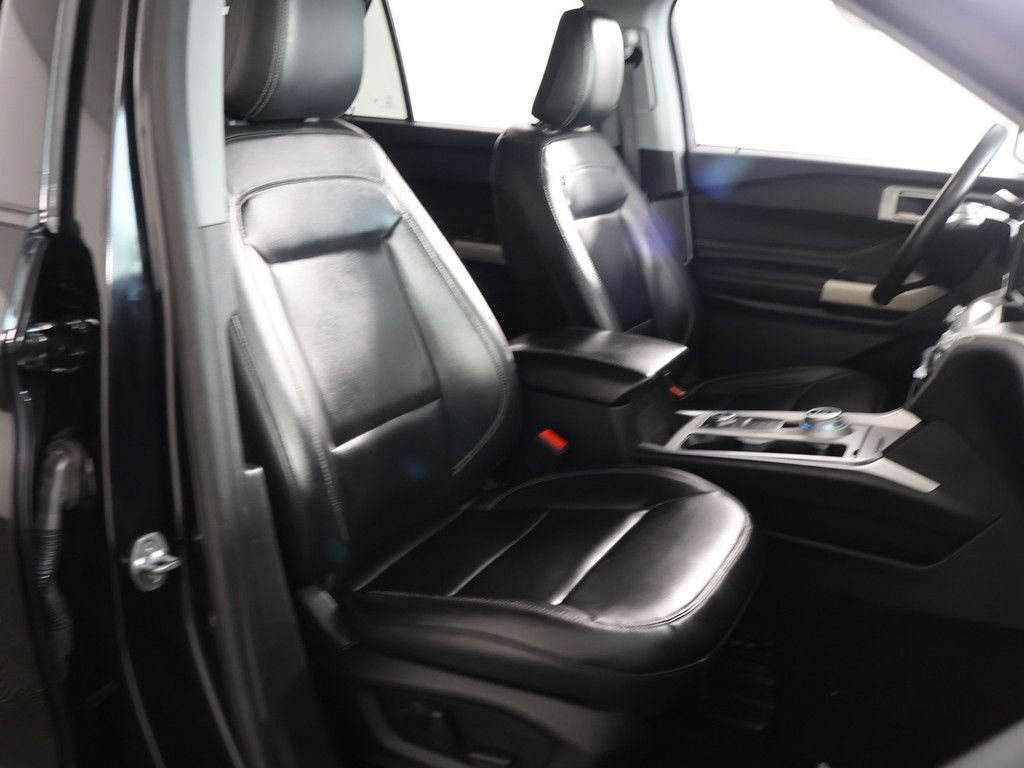 Used 2021 Ford Explorer XLT w/ Equipment Group 202A AWD/4WD image 29