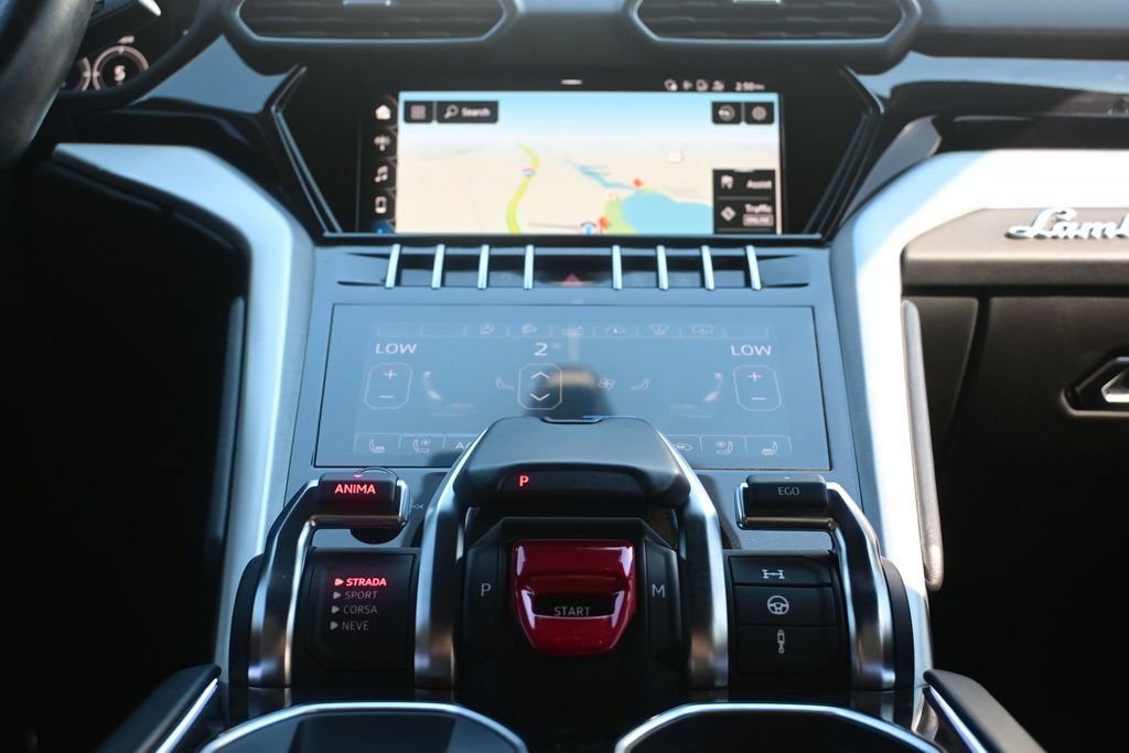 Used 2020 Lamborghini Urus AWD/4WD image 20