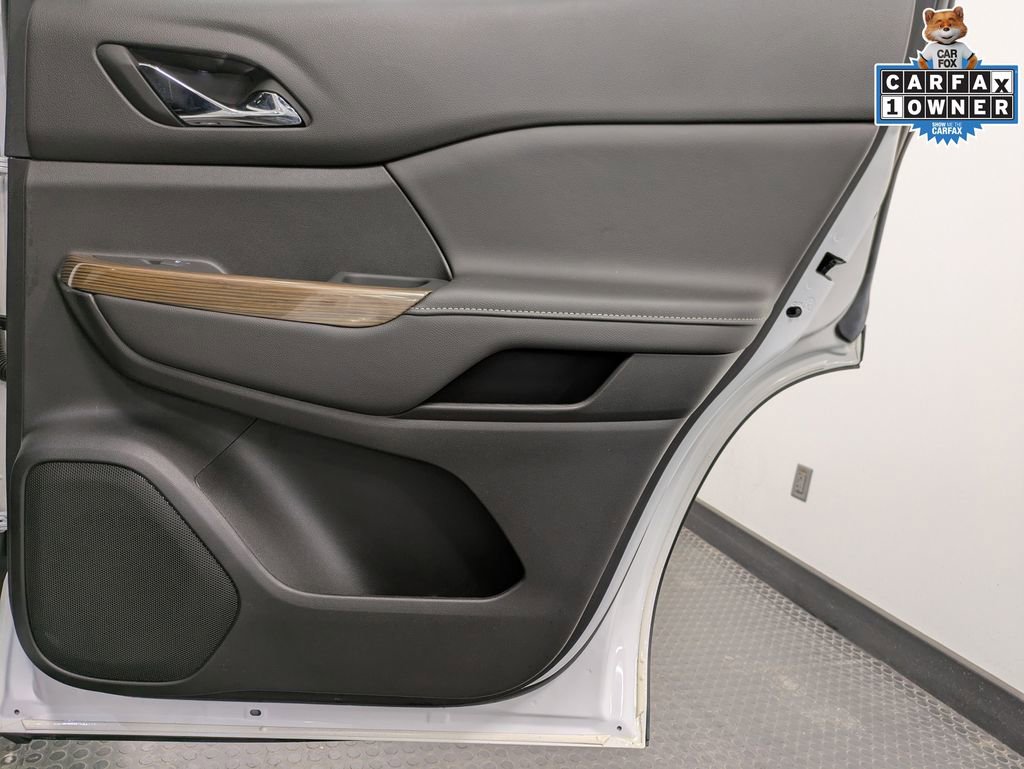 Used 2023 GMC Acadia SLE w/ Driver Convenience Package image 26