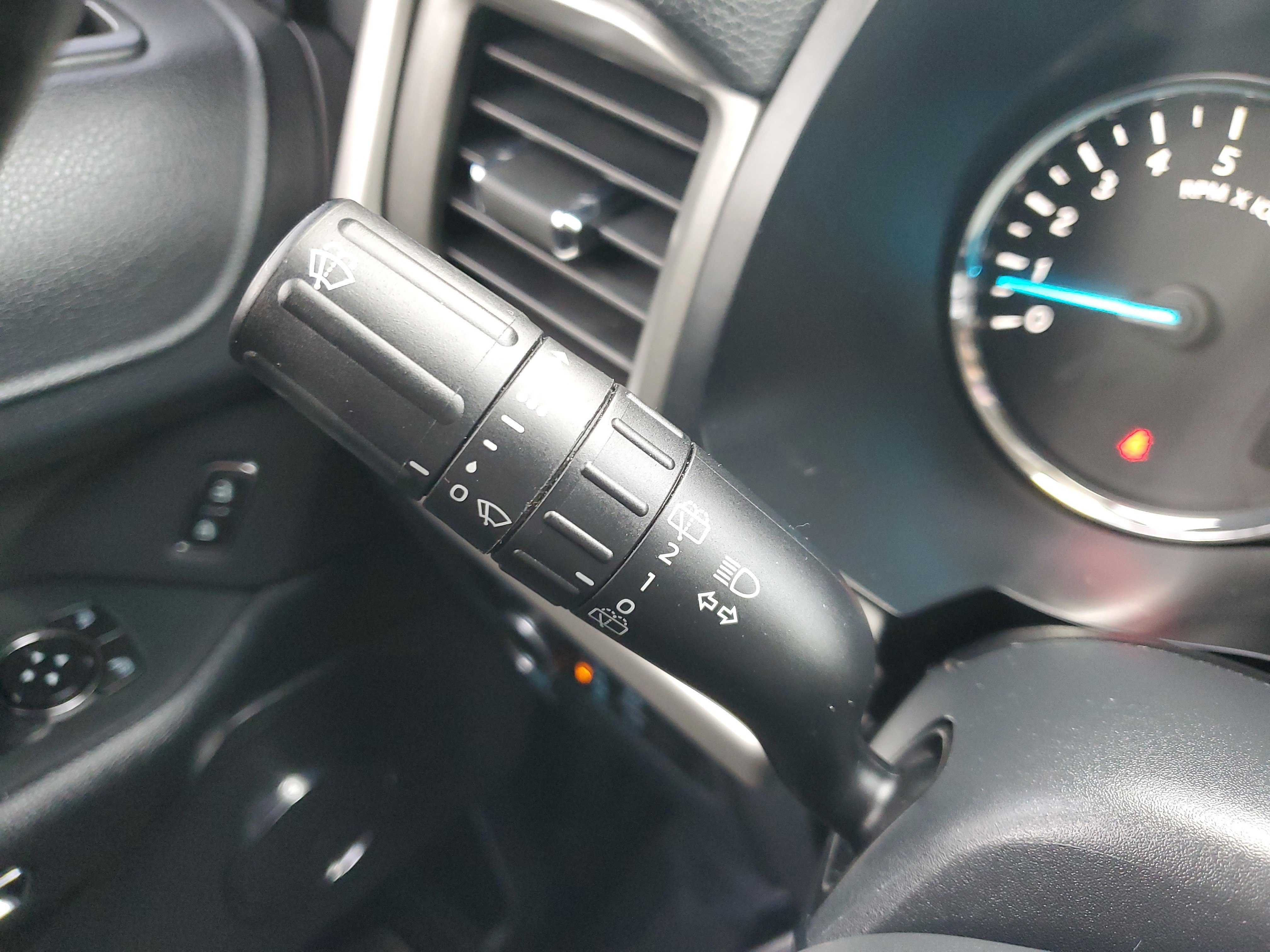 Used 2023 Ford Expedition XLT image 30