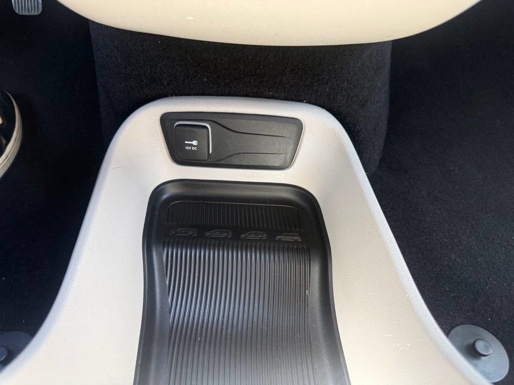 Used 2023 Chrysler Voyager LX FWD image 29