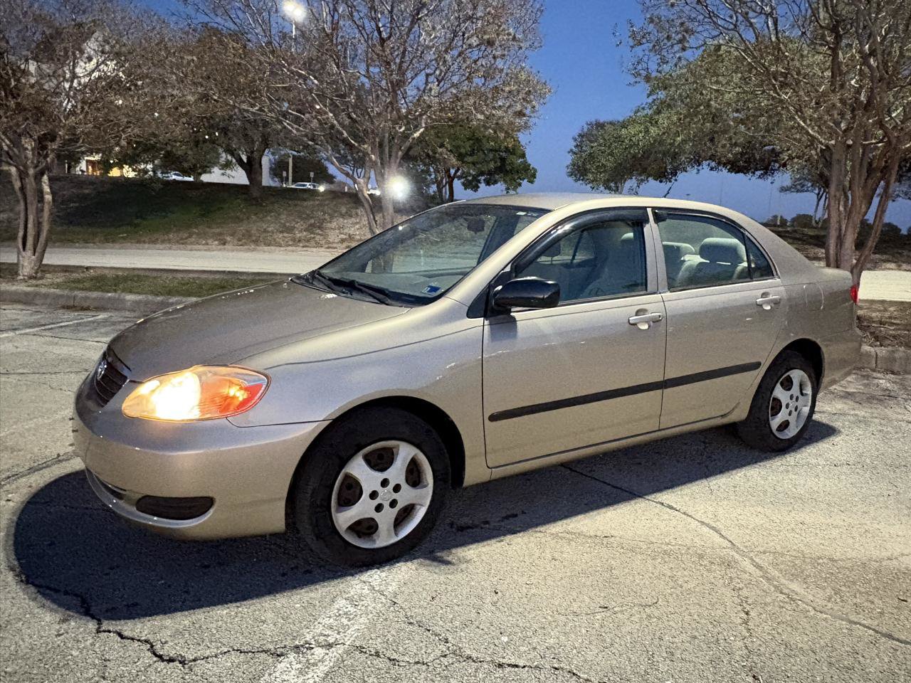 Used 2006 Toyota Corolla CE w/ Upgrade Pkg FWD image 2