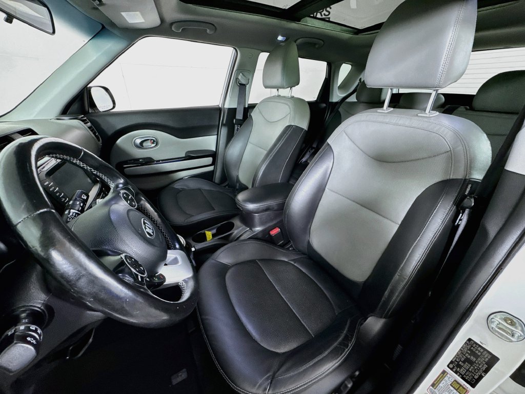 Used 2017 Kia Soul + w/ Primo Package FWD image 22