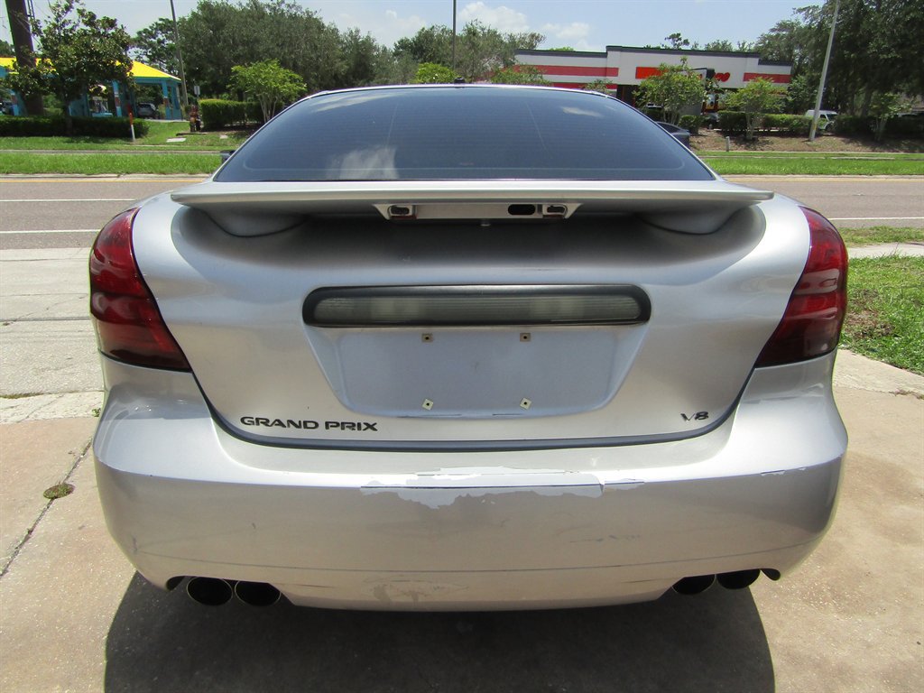 Used 2006 Pontiac Grand Prix GXP w/ Sun And Sound Package FWD image 3